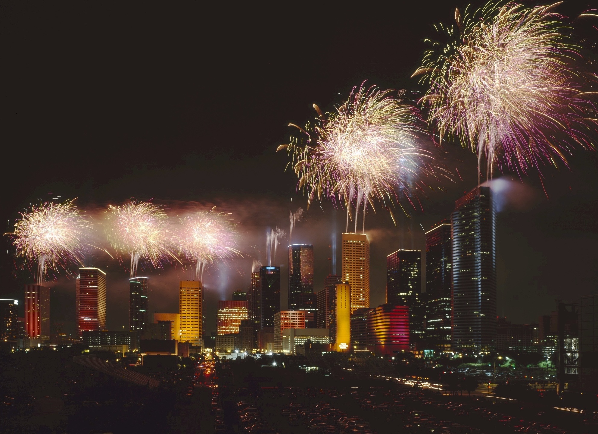 Фейерверки в новогоднюю ночь — весёлое развлечение или вселенское зло?