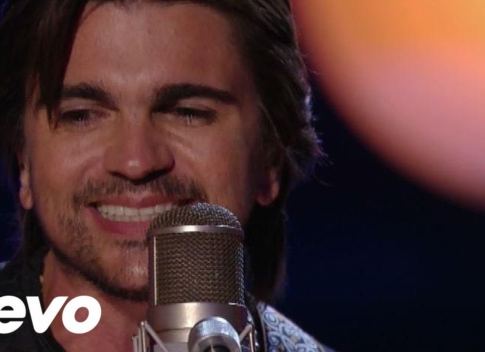 В песне Хуанеса Tengo la camisa negra все не так, как кажется